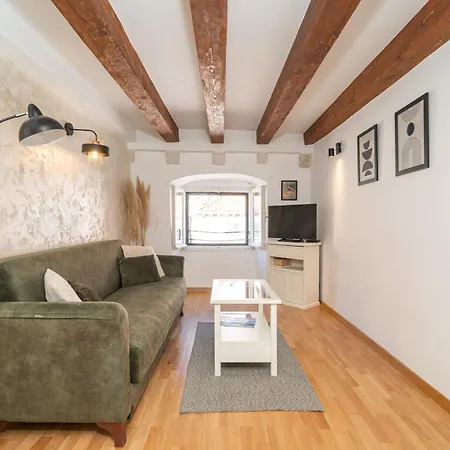 Lores Apartment